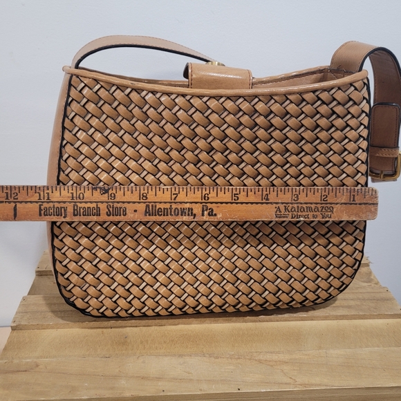 Relic Vintage Bronw Leather Woven Shoulder Bag - Picture 14 of 14